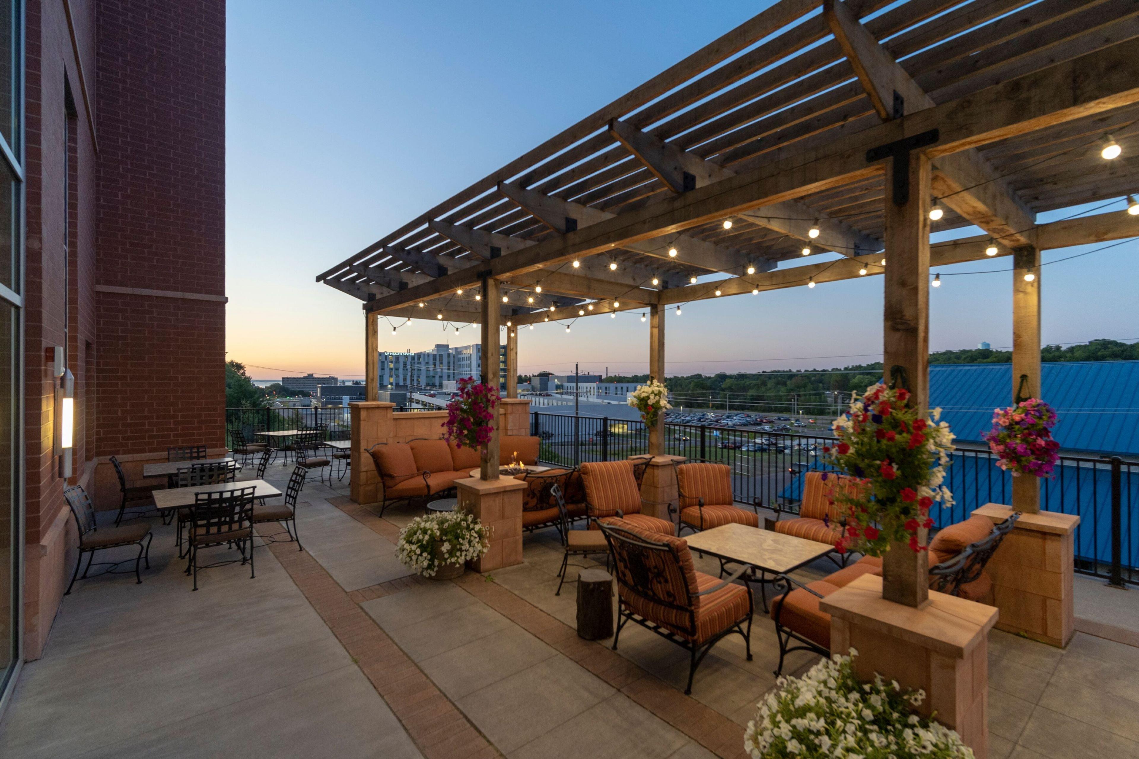 Staybridge Suites Marquette By Ihg Екстер'єр фото