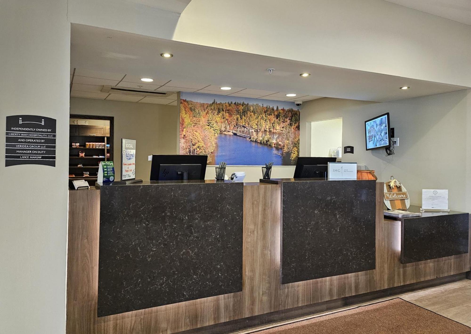 Staybridge Suites Marquette By Ihg Екстер'єр фото