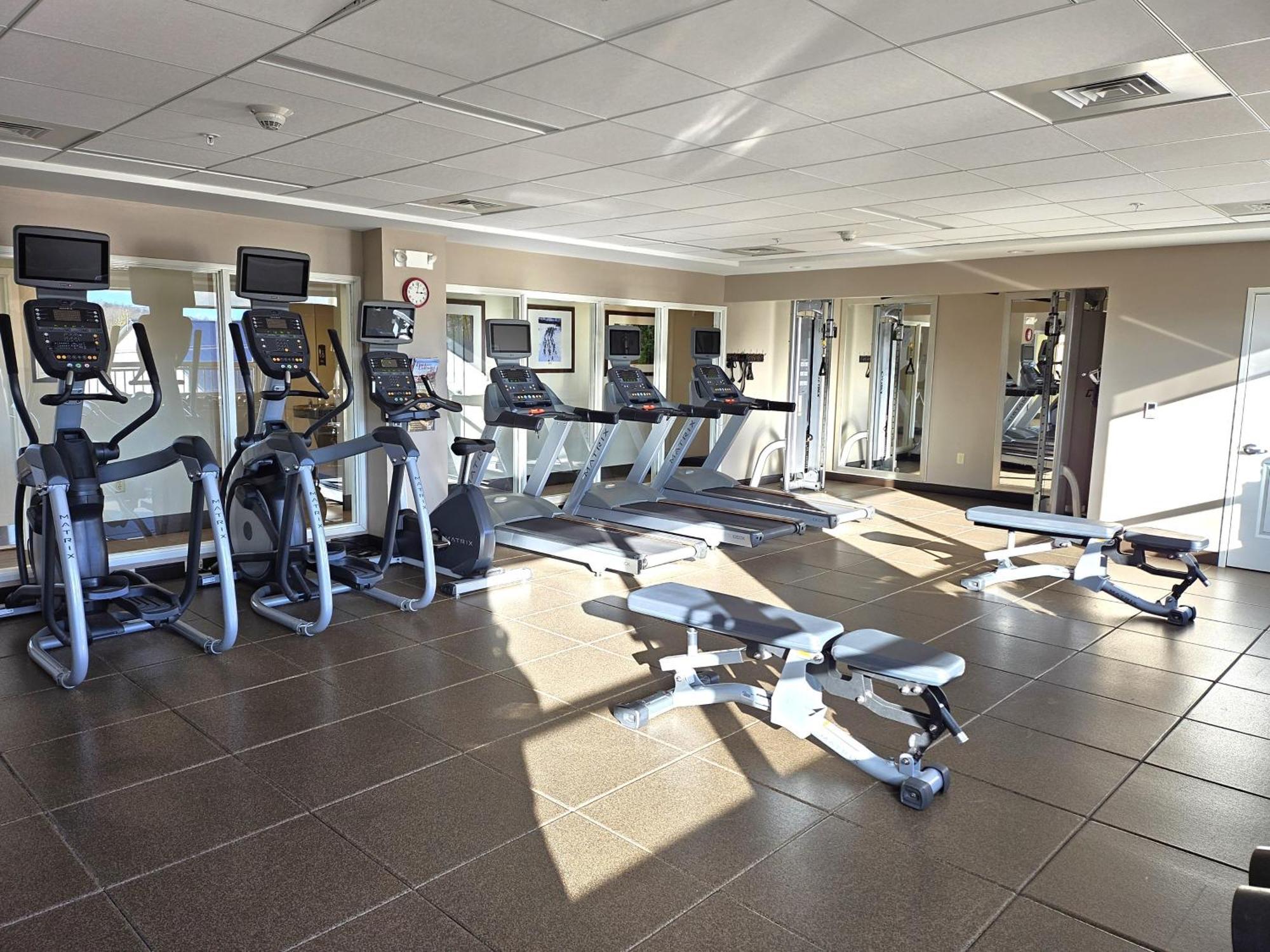 Staybridge Suites Marquette By Ihg Екстер'єр фото