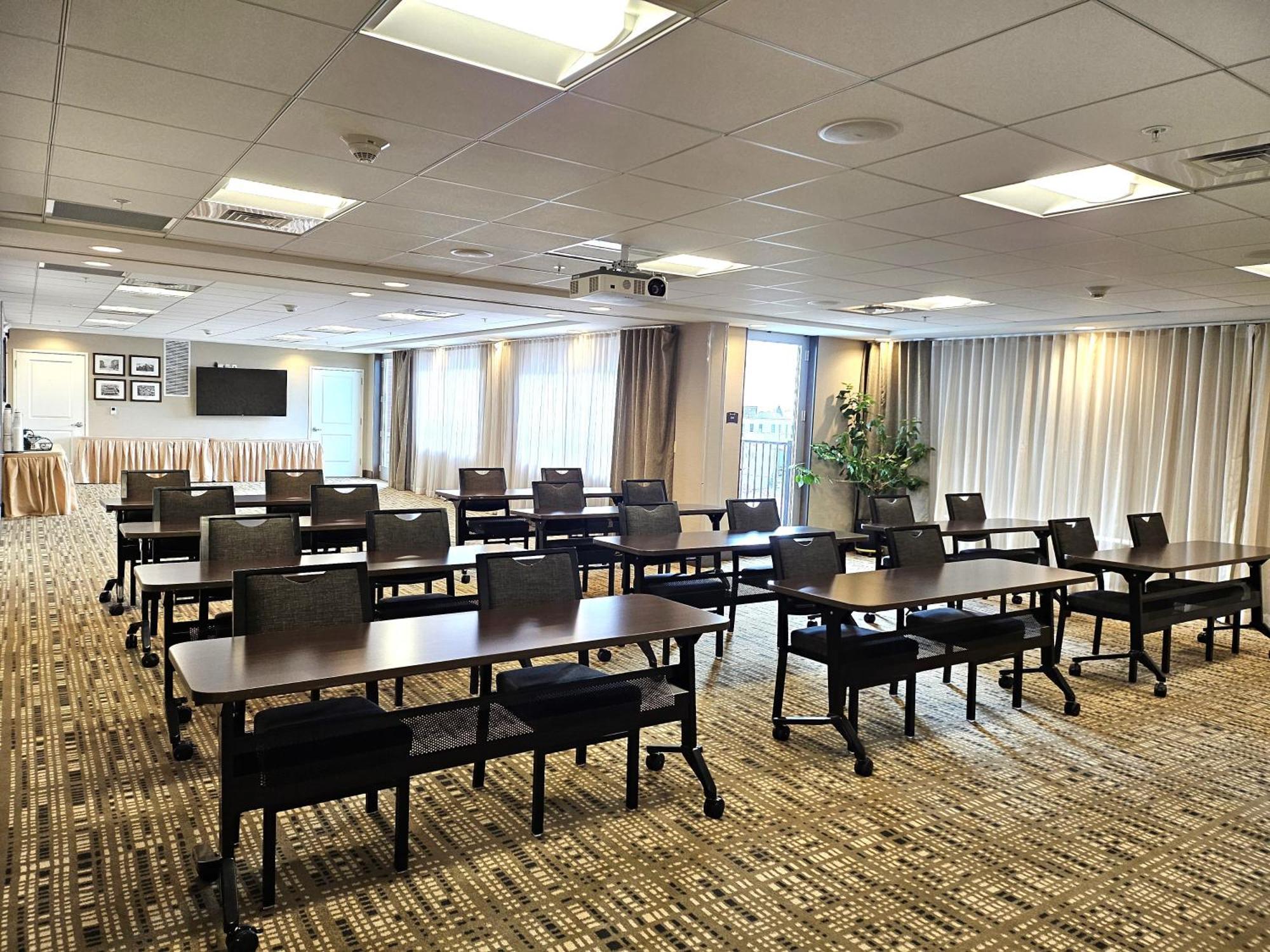 Staybridge Suites Marquette By Ihg Екстер'єр фото